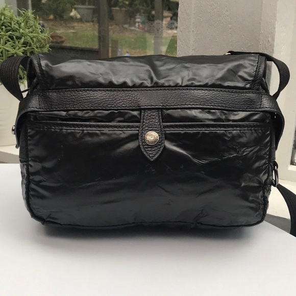 Hunting World Bags Authentic Hunting World Messenger Black